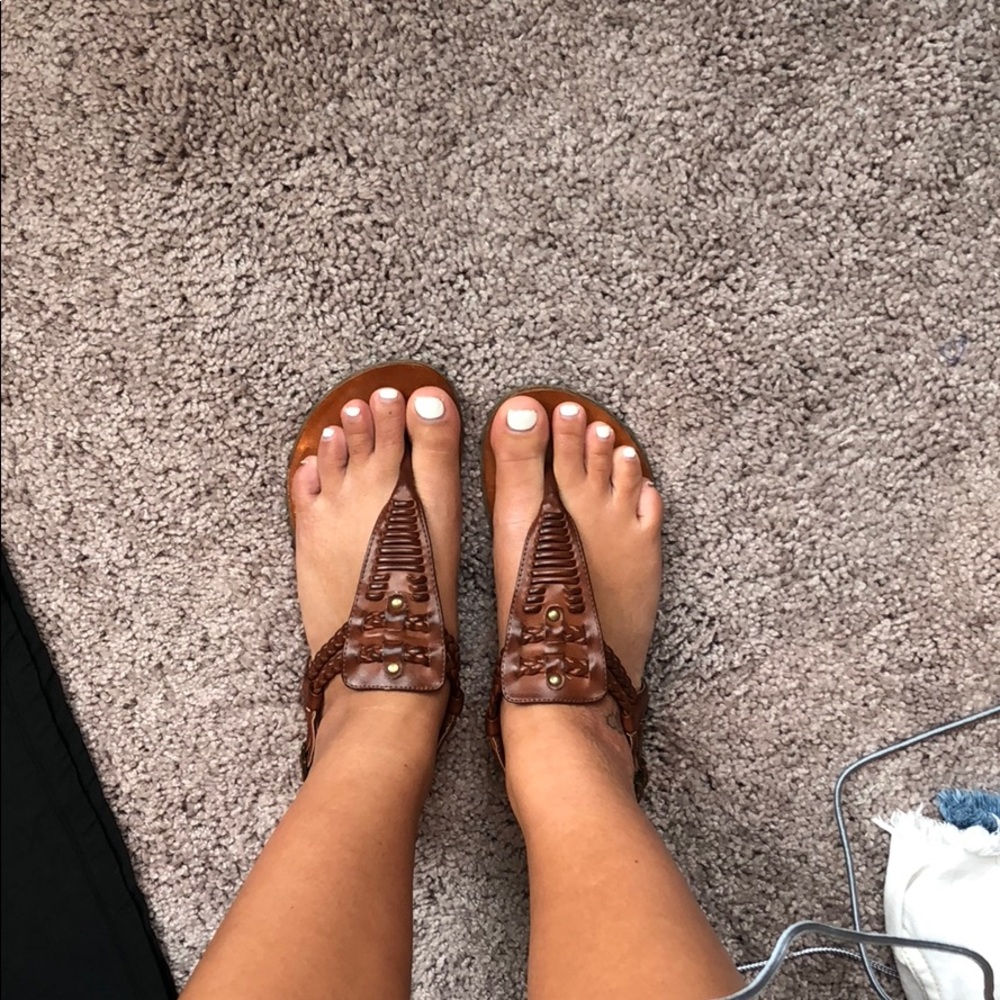Baker’s camel colored sandals
